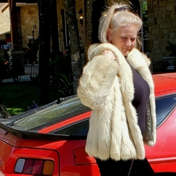 Fox Fur Coat: Ivory Fur with Brown Tips - Picture 14 of 17